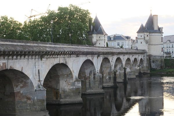 vue sur le pont Henri IV à Chatellerault